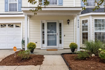 9116 Erinsbrook Dr, Raleigh, NC 27617