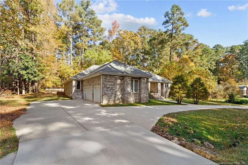 912 Botany Woods Dr, Sanford, NC 27330