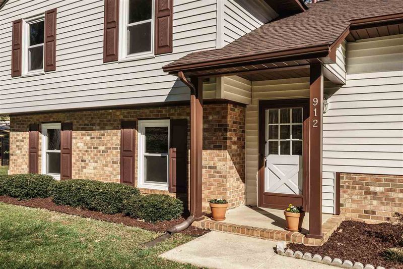 912 Brookgreen Dr, Cary, NC 27511