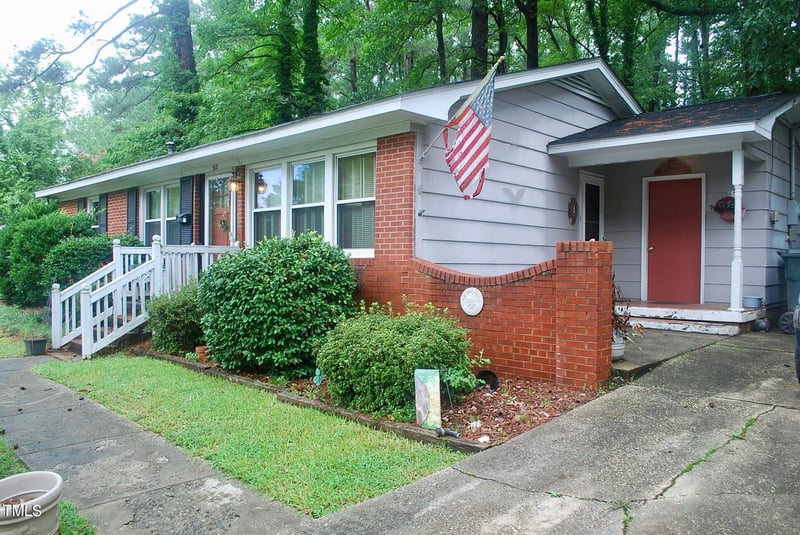 912 Chatham Ln, Raleigh, NC 27610