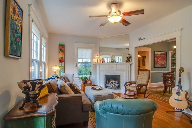 912 W Markham Ave, Durham, NC 27701