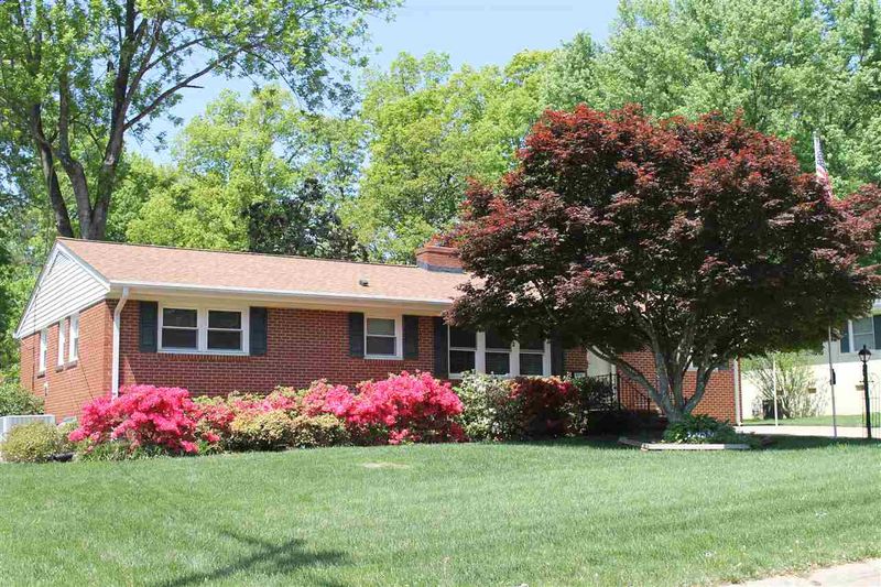 912 Pond St, Cary, NC 27511