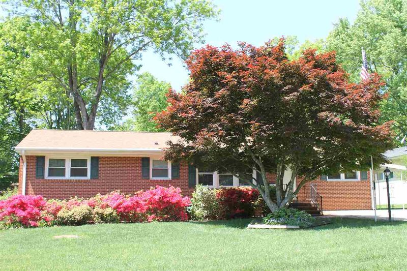 912 Pond St, Cary, NC 27511