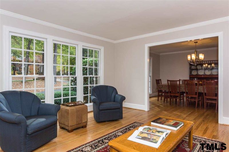 912 Queensferry Rd, Cary, NC 27511