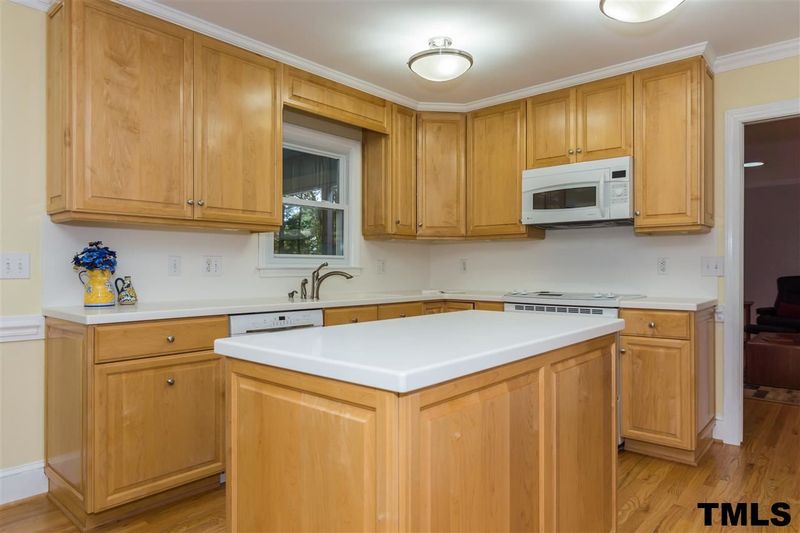 912 Queensferry Rd, Cary, NC 27511
