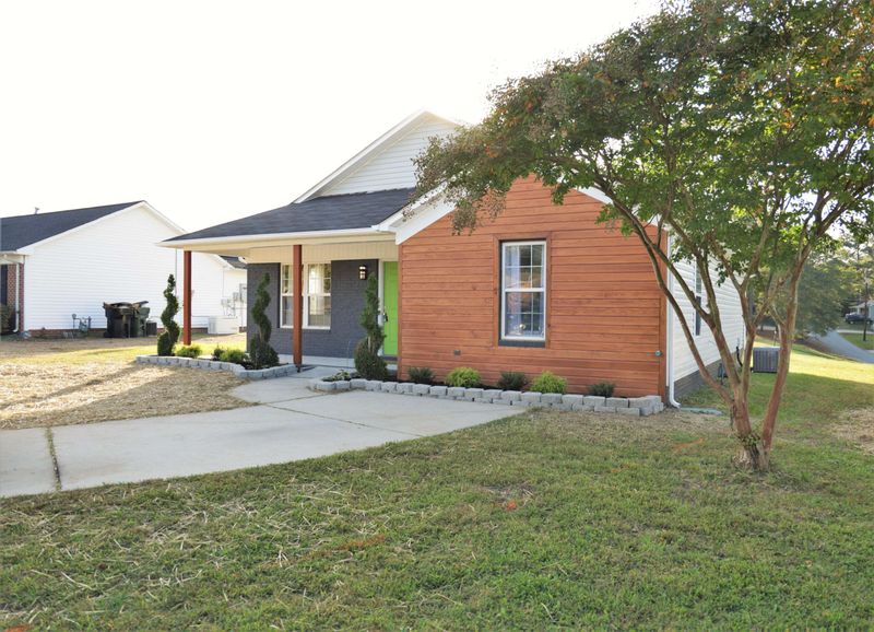 912 Rauhut St, Burlington, NC 27215