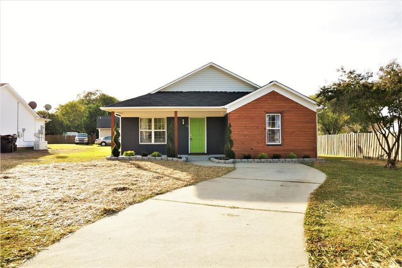912 Rauhut St, Burlington, NC 27217