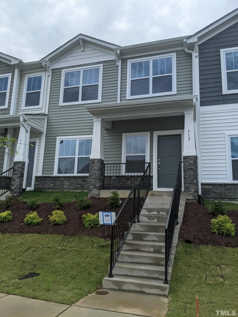 912 Robbie Jackson Ln, Fuquay Varina, NC 27526