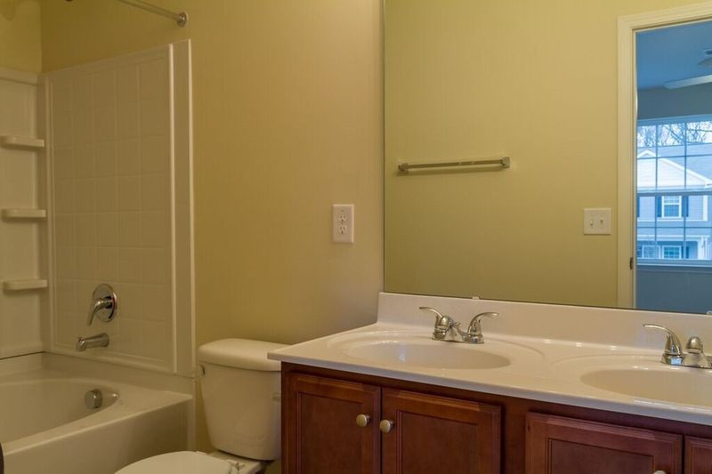 912 Willow Leaf Ct, Dunn, NC 28334