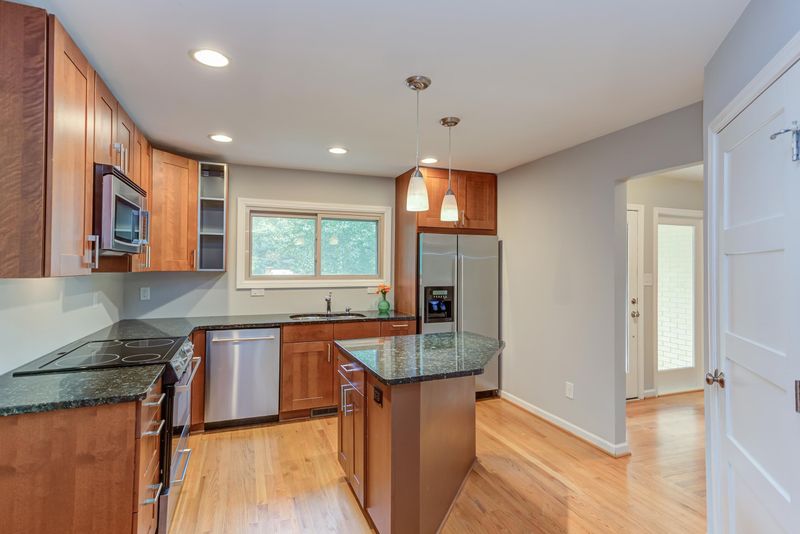912 Winona Rd, Raleigh, NC 27609
