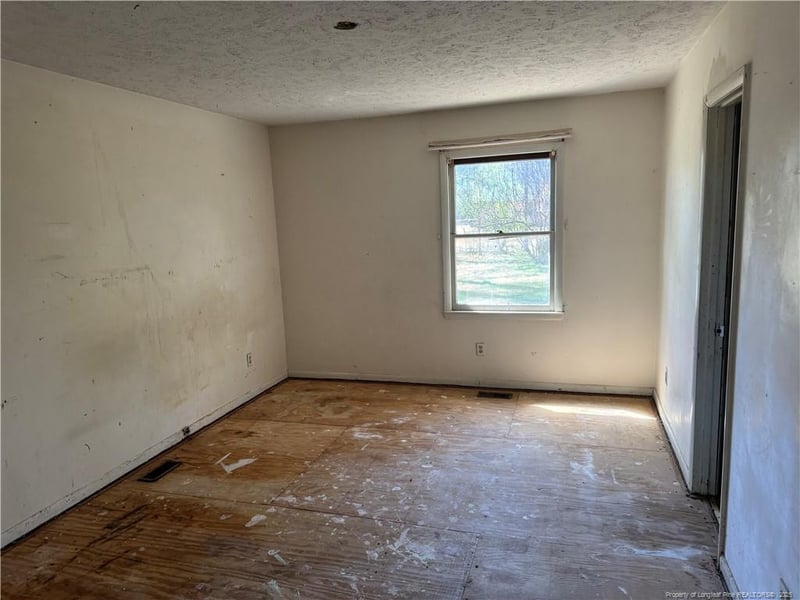 912 Winterberry Dr, Fayetteville, NC 28314