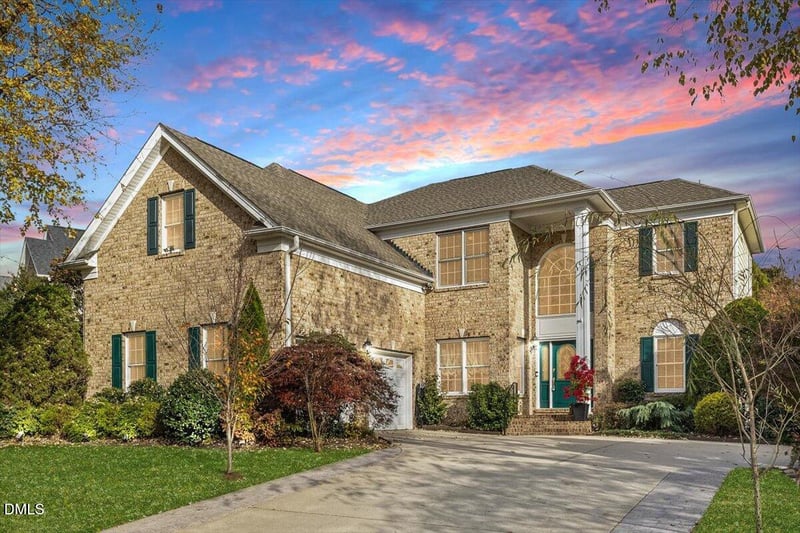 9120 Sanctuary Ct, Raleigh, NC 27617