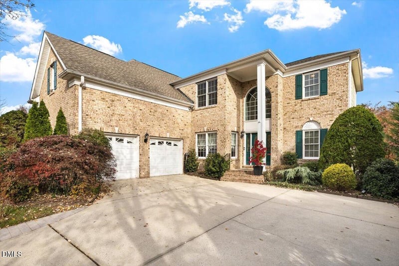 9120 Sanctuary Ct, Raleigh, NC 27617