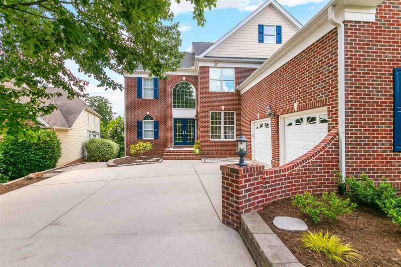 9125 Sanctuary Ct, Raleigh, NC 27617