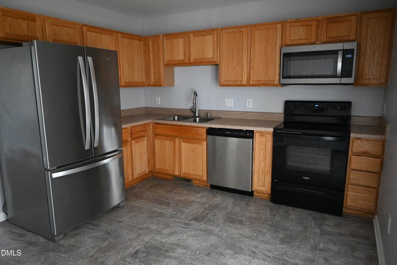 913 Amber Acres Ln, Knightdale, NC 27545