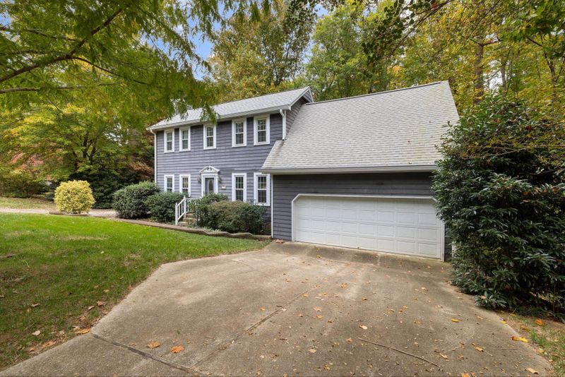 913 Balmoral Dr, Cary, NC 27511