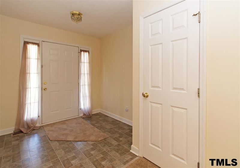913 Calumet Dr, Durham, NC 27704