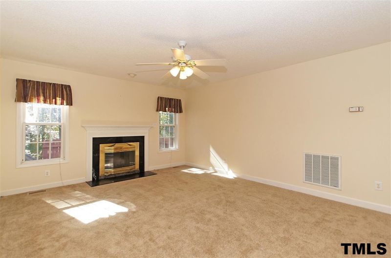 913 Calumet Dr, Durham, NC 27704