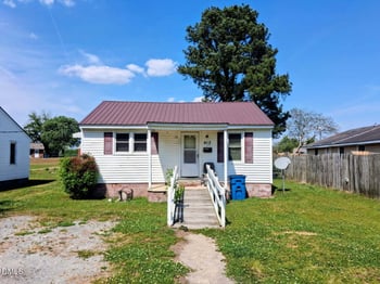 913 Harnett St, Dunn, NC 28334