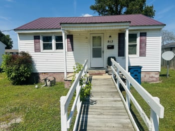 913 Harnett St, Dunn, NC 28334