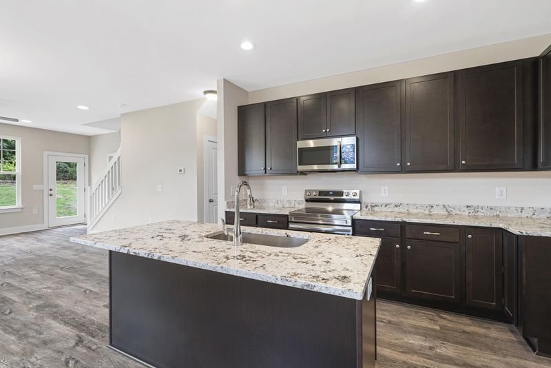 913 Hillman Ln, Mebane, NC 27302