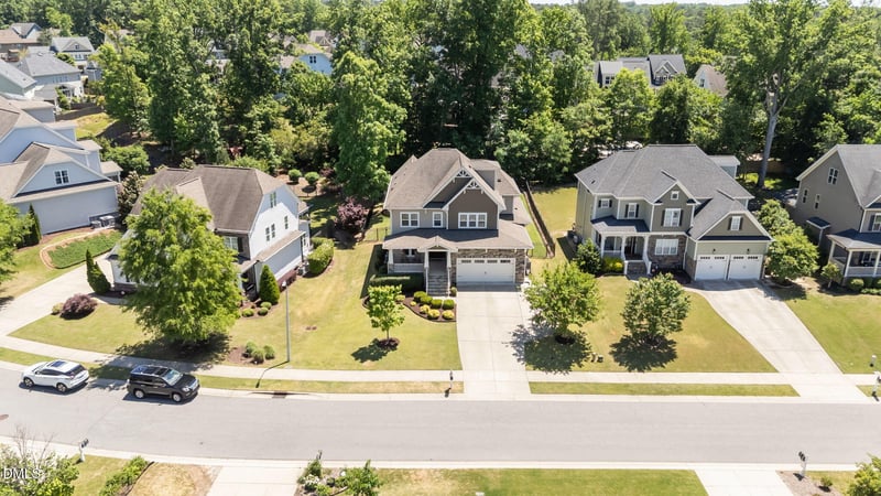 913 Hollymont Dr, Holly Springs, NC 27540