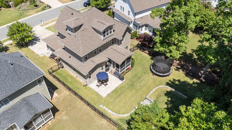 913 Hollymont Dr, Holly Springs, NC 27540
