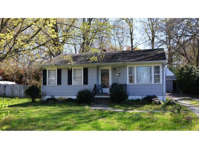 913 King St, Burlington, NC 27217