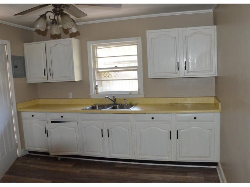 913 King St, Burlington, NC 27217