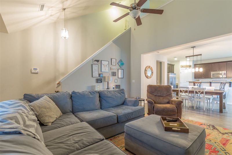 913 Merchants Ct, Sanford, NC 27330