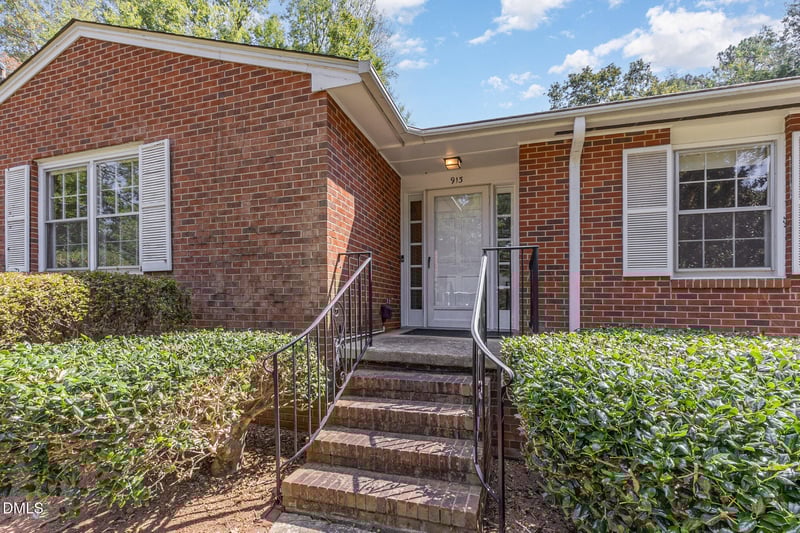 913 Merwin Rd, Raleigh, NC 27606