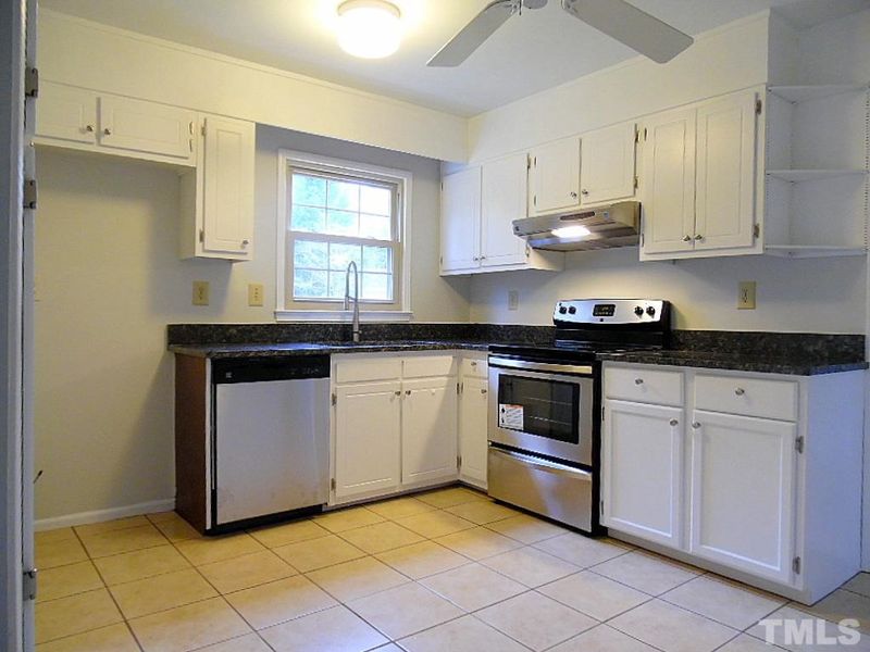 913 Northclift Dr, Raleigh, NC 27609