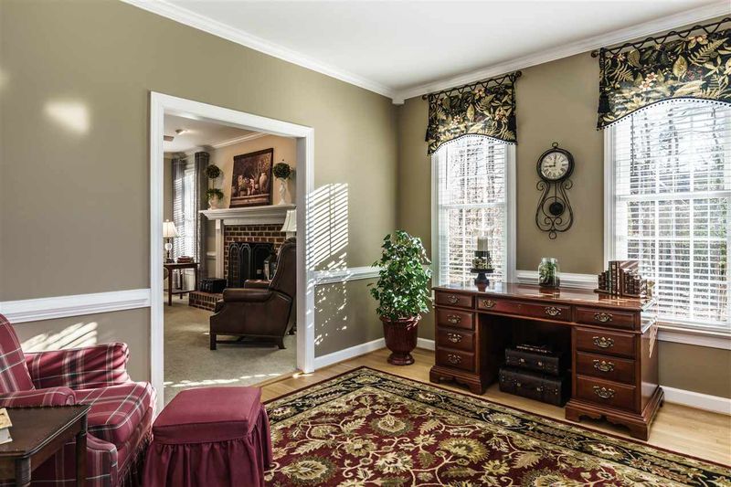 913 Oak Creek Rd, Raleigh, NC 27615