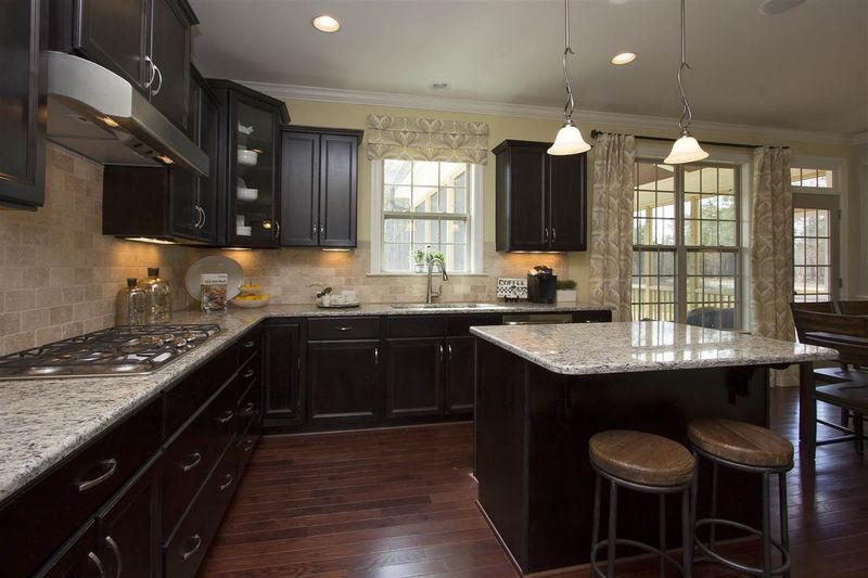 913 Queensdale Dr, Cary, NC 27519