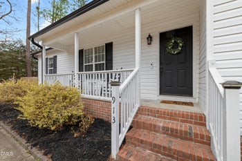 913 Sanders St, Four Oaks, NC 27524