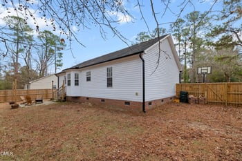 913 Sanders St, Four Oaks, NC 27524