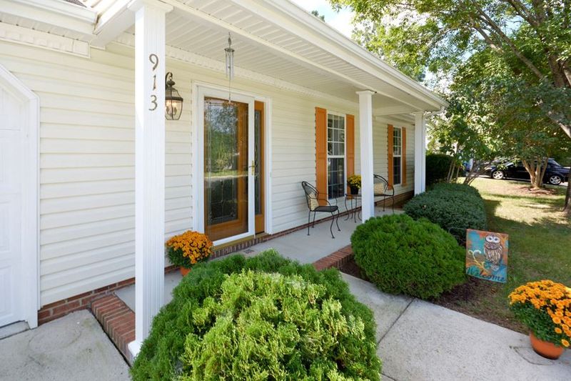 913 Sanderson Dr, Durham, NC 27704