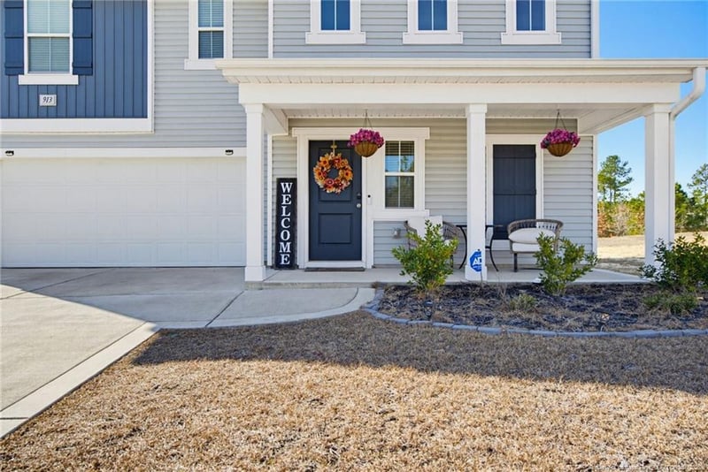 913 Sapphire Stone Ln, Hope Mills, NC 28348