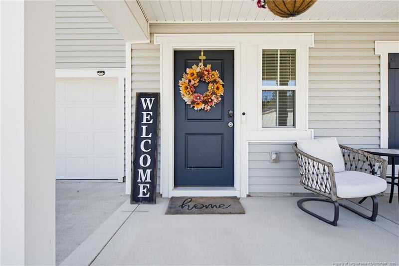 913 Sapphire Stone Ln, Hope Mills, NC 28348