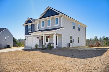 913 Sapphire Stone Ln, Hope Mills, NC 28348