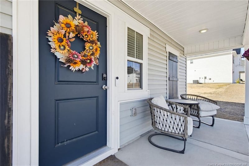 913 Sapphire Stone Ln, Hope Mills, NC 28348