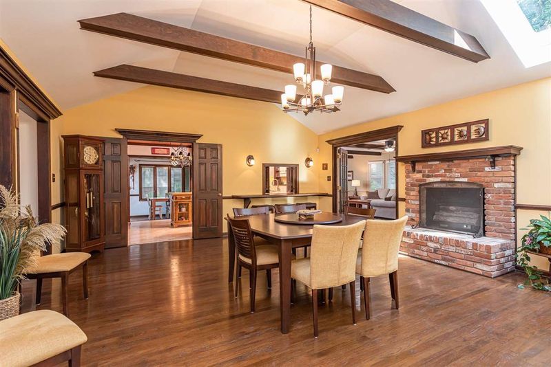 913 Thoreau Dr, Raleigh, NC 27609
