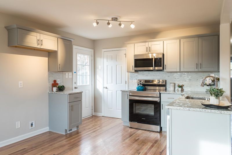 913 Turner Pond Dr, Garner, NC 27529