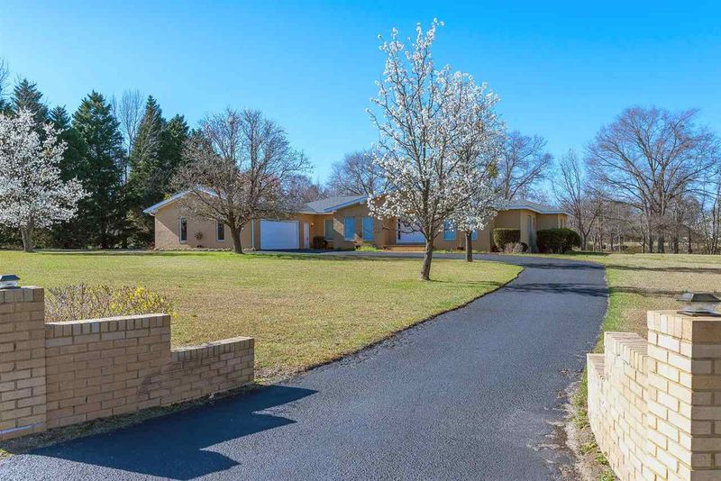 913 Windrow Ln, Raleigh, NC 27603