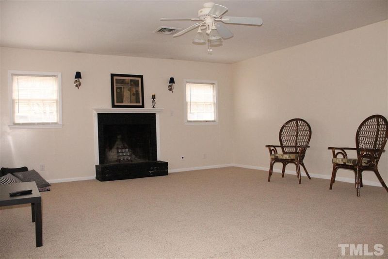 914 Danbury Dr, Durham, NC 27703
