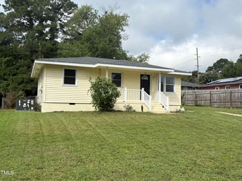 914 Fleetwood Dr, Fayetteville, NC 28305