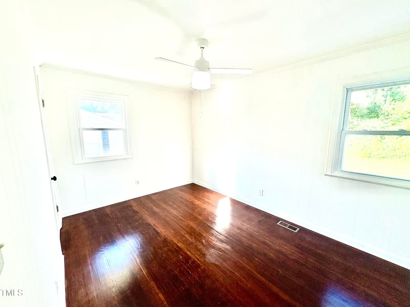 914 Fleetwood Dr, Fayetteville, NC 28305