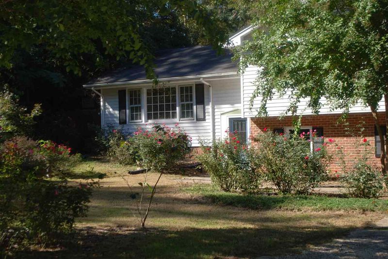914 Hillview Dr, Cary, NC 27511