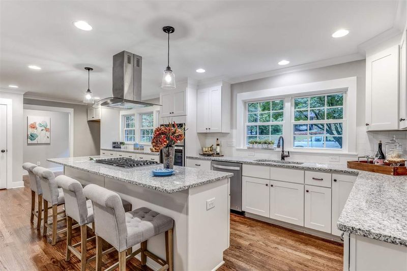 914 Northbrook Dr, Raleigh, NC 27609