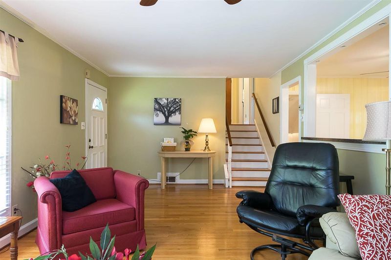 914 Powell Dr, Raleigh, NC 27606